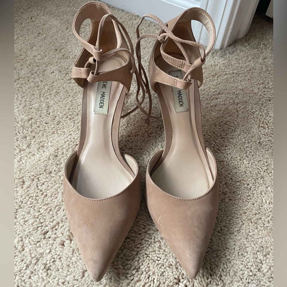 Pointed toe heels